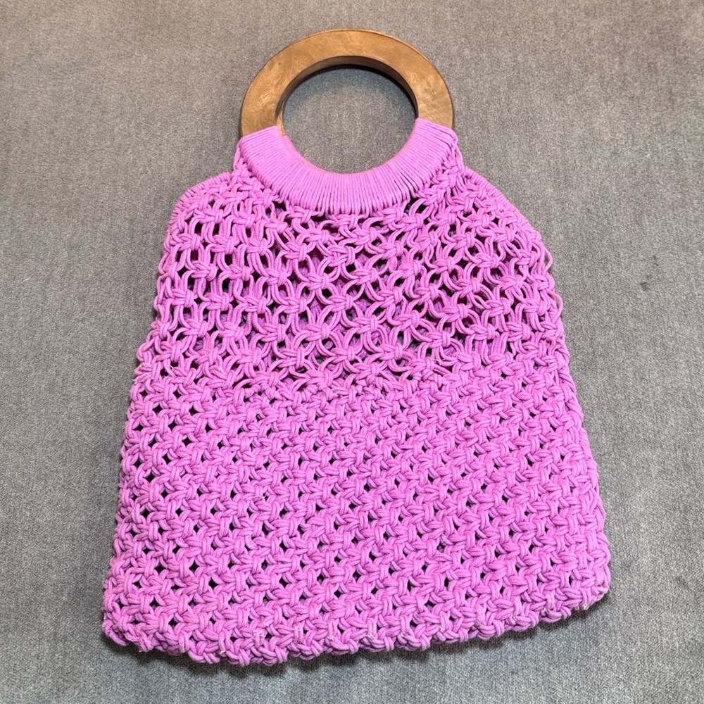 Vintage Style Orchid Pink Crochet Handbag w/ Wooden Handles